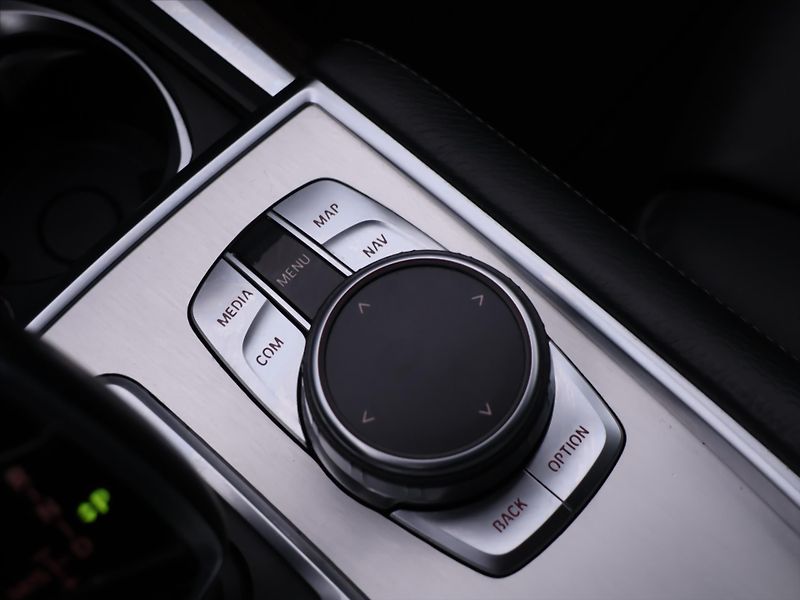 BMW Řada 7 3,0 740d 235kW xDrive LED - fotka 28 z 38