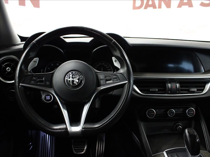 Alfa Romeo Stelvio 2,0 TBi 280k Q4 Kůže Led - fotka 28 z 33