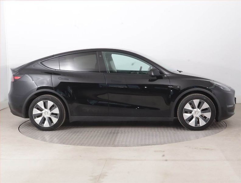 Tesla Model Y (2022) Long Range AWD 79kWh, SoH 91% - fotka 6 z 23