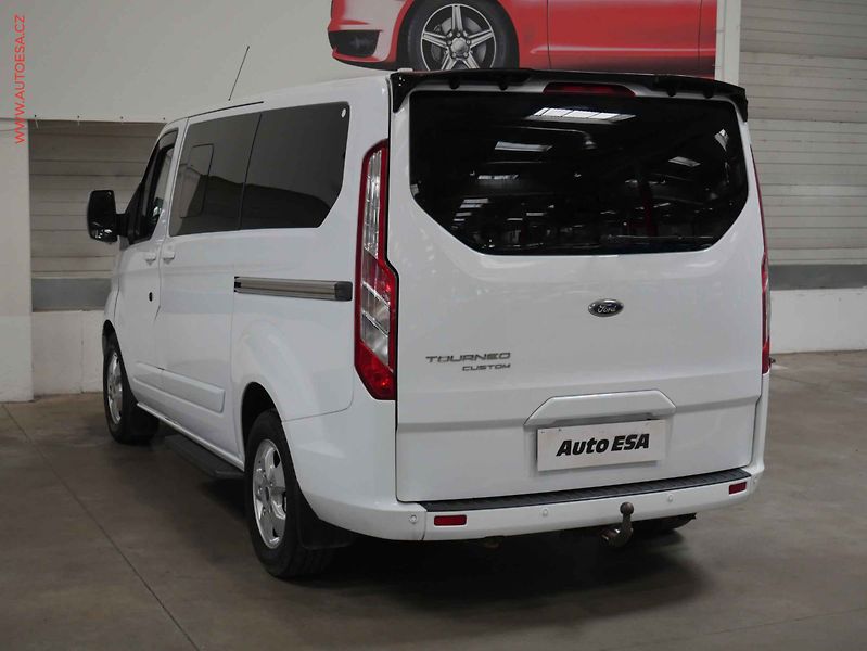 Ford Tourneo Custom (2016) 2.2TDCi, Limited, 114kW - fotka 4 z 20