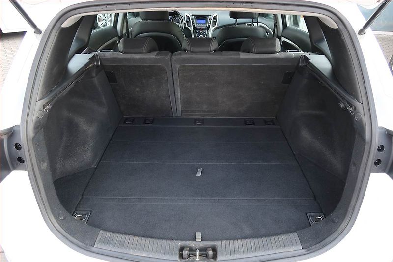 Hyundai i30 (2016) 1.6 MPI, Tempomat - fotka 13 z 17