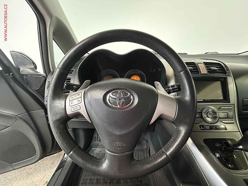 Toyota Auris (2008) 1.6 VVTi, AT, el. výbava - fotka 12 z 15