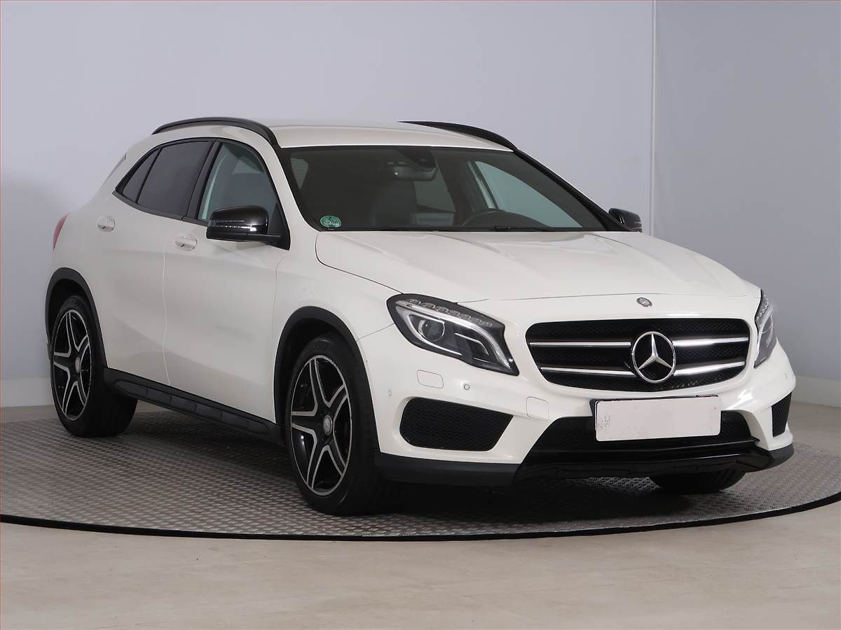 Mercedes-Benz GLA AMG line 200 d 4MATIC