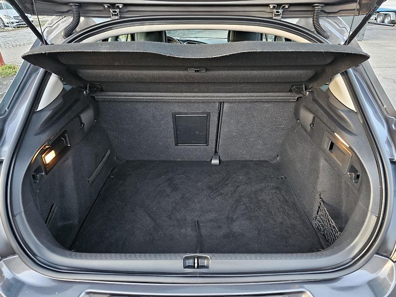 Citroën C4 (2016) 1.2 81kW SHINE,81 000 KM !!! - fotka 44 z 47