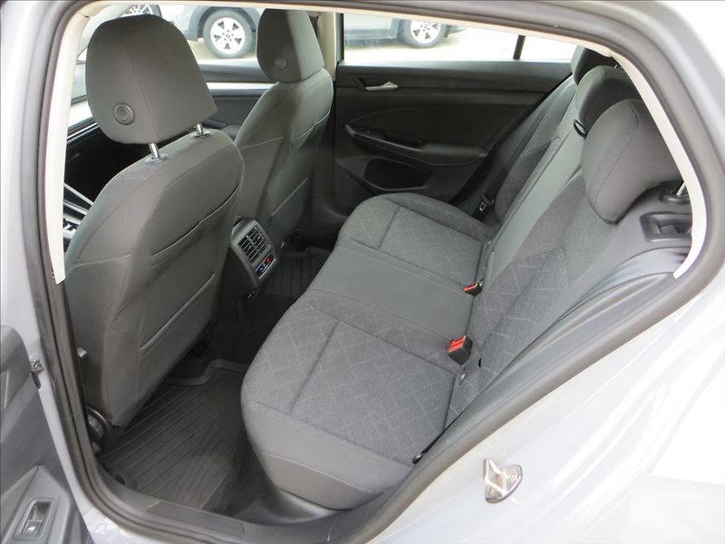 Volkswagen Golf 1,0 TSI Life 81kW DSG - fotka 22 z 24