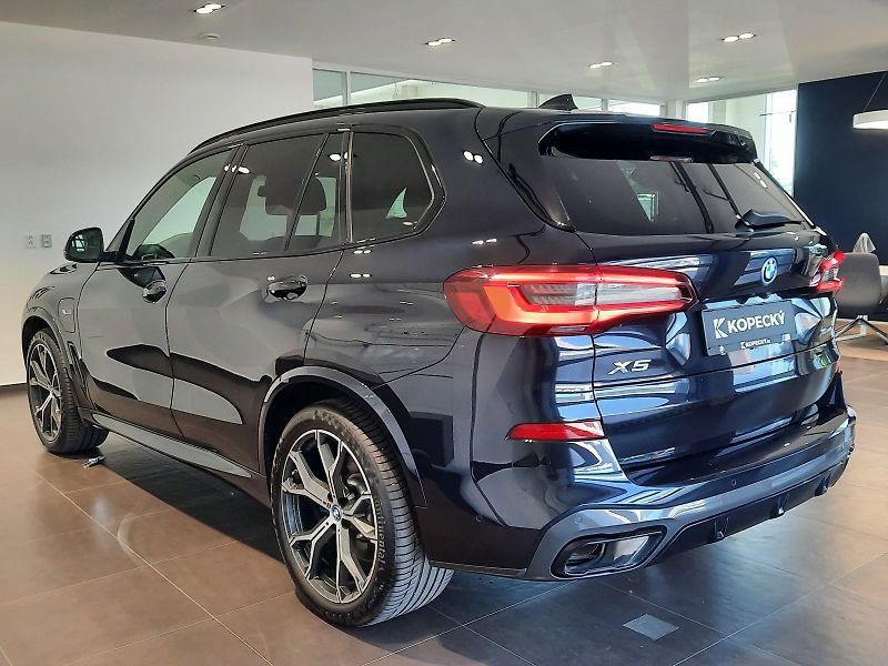 BMW X5 (2021) xDrive45e M Sport - fotka 4 z 12