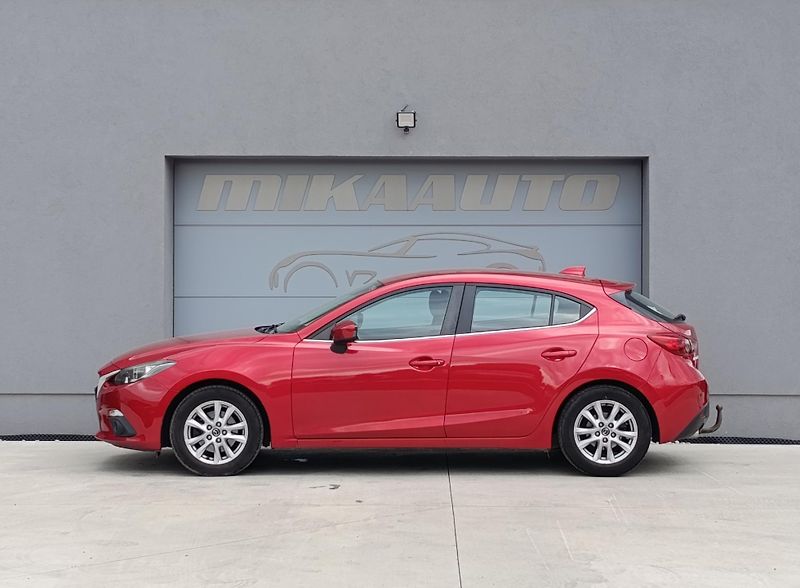 Mazda 3 2.2D 110kW SKYACTIV - fotka 8 z 29