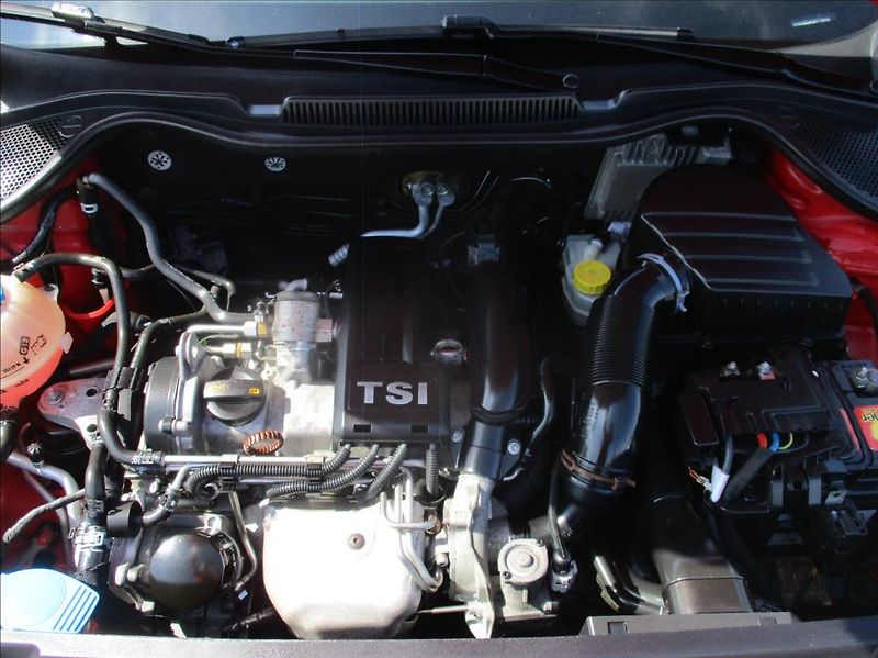 Volkswagen Polo 1,2 TSi, klima, serv. kniha, - fotka 27 z 37