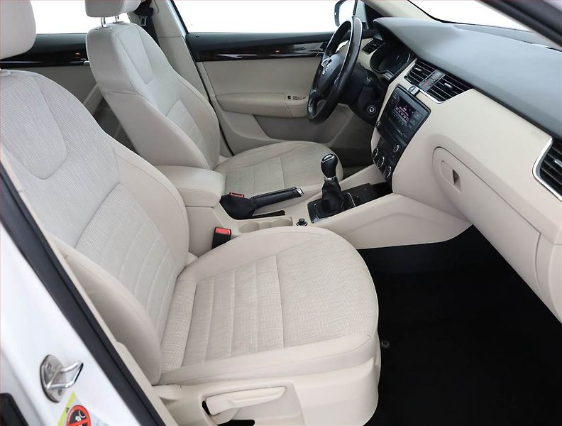 Škoda Octavia (2013) Elegance 2.0 TDI, Serv.kniha - fotka 7 z 14