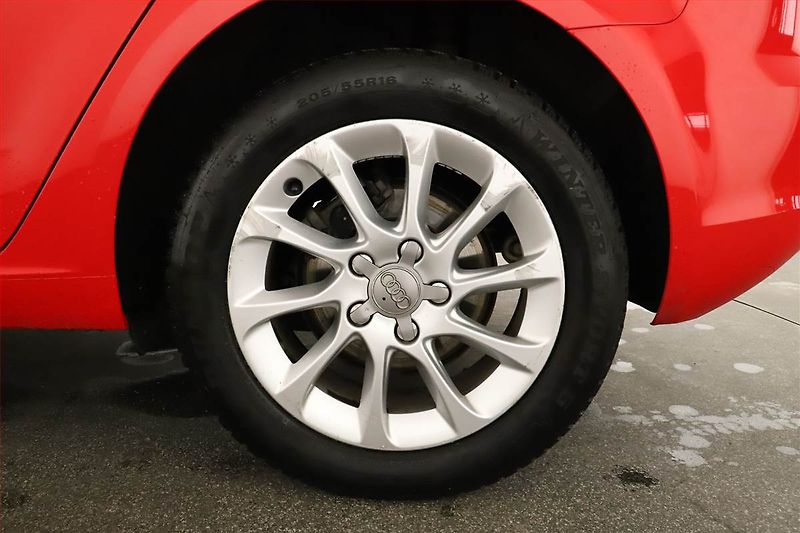 Audi A3 (2016) 1.6 TDI, Navi, Bi-Xenony - fotka 13 z 13