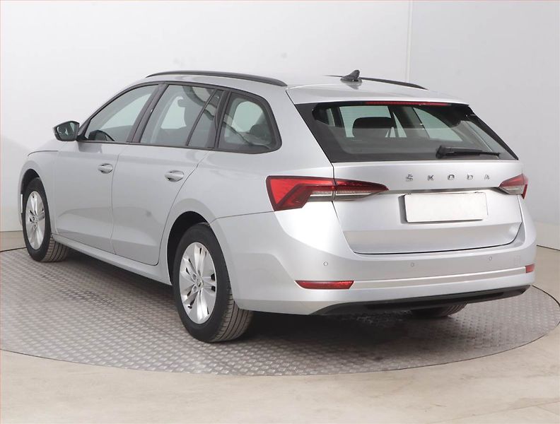 Škoda Octavia (2023) Ambition 2.0 TDI, ČR,1.maj - fotka 4 z 15