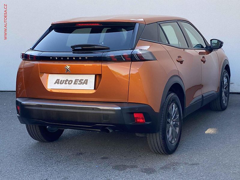 Peugeot 2008 (2022) 1.2 PT, Active, park. čidla - fotka 4 z 17