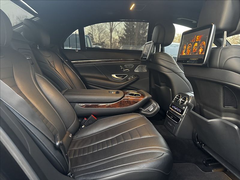 Mercedes-Benz Třídy S 500 L 4Matic AMG - fotka 11 z 28