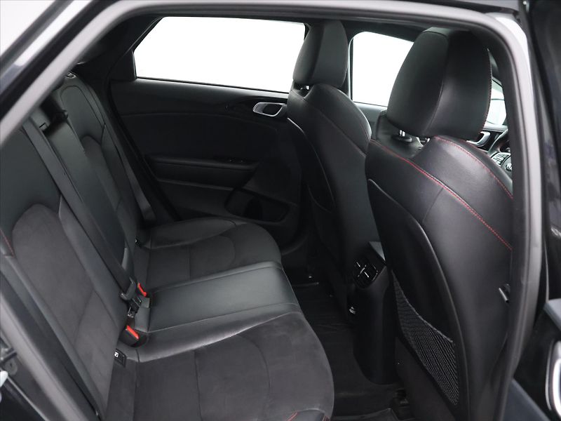 Kia Ceed GT 1,6 T-GDI 150kW DCT CZ - fotka 13 z 34