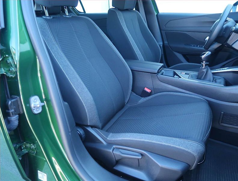 Peugeot 308 (2024) Active 1.2 PureTech, ČR,1.maj - fotka 9 z 17