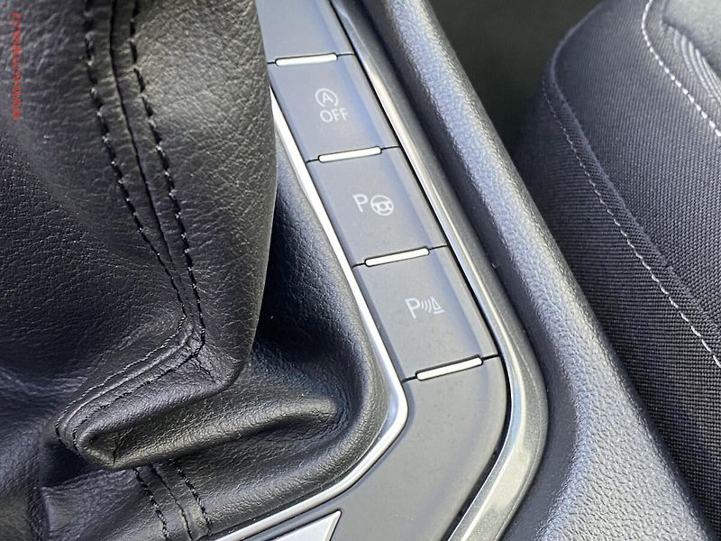 Volkswagen Tiguan (2018) 2.0 TDi 4x4, ČR, R-Line, LED - fotka 16 z 20