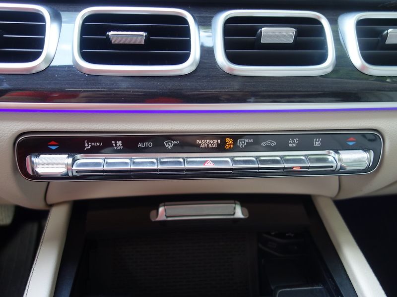 Mercedes-Benz GLS (2020) 350D*4M*WEBASTO*MASÁŽ*69000KM! - fotka 22 z 50