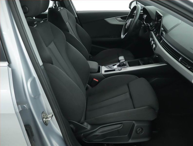 Audi A4 (2021) 2.0 TDI, Automat, Navi - fotka 9 z 17