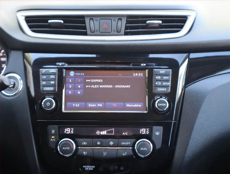 Nissan Qashqai (2016) 1.6 dCi, Kůže, Navi, Tempomat - fotka 11 z 17