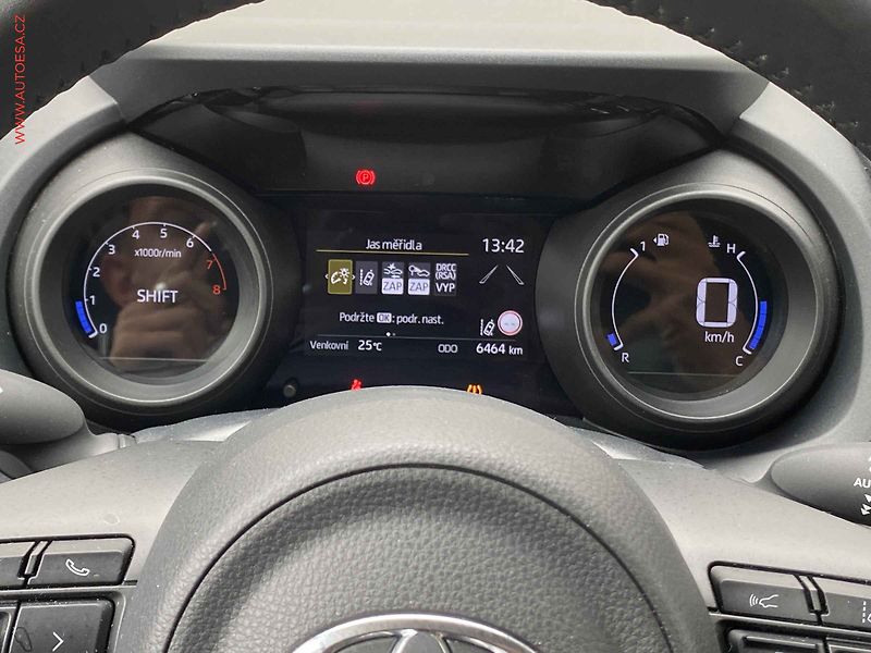 Toyota Yaris Cross (2022) 1.5 VVT-i, 1.maj,ČR, Dynamic - fotka 15 z 20