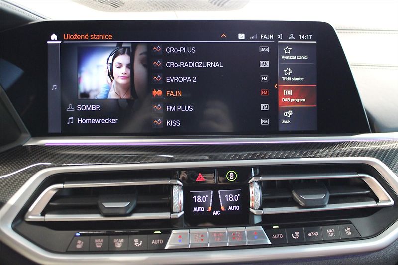 BMW X6 M50i xDrive adLED/360°/H&K - fotka 35 z 47
