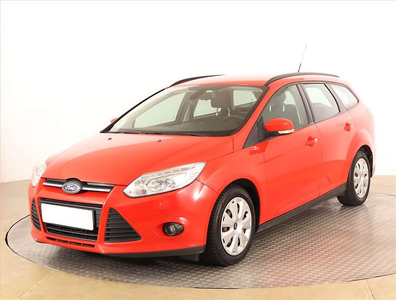 Ford Focus (2013) 1.6 TDCi, Navi, Xenony - fotka 2 z 16