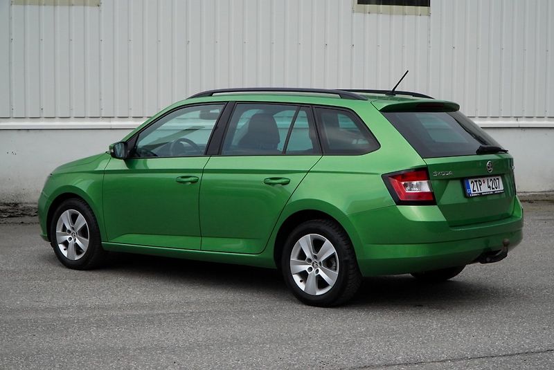Škoda Fabia 1.2 TSI STYLE - fotka 10 z 26