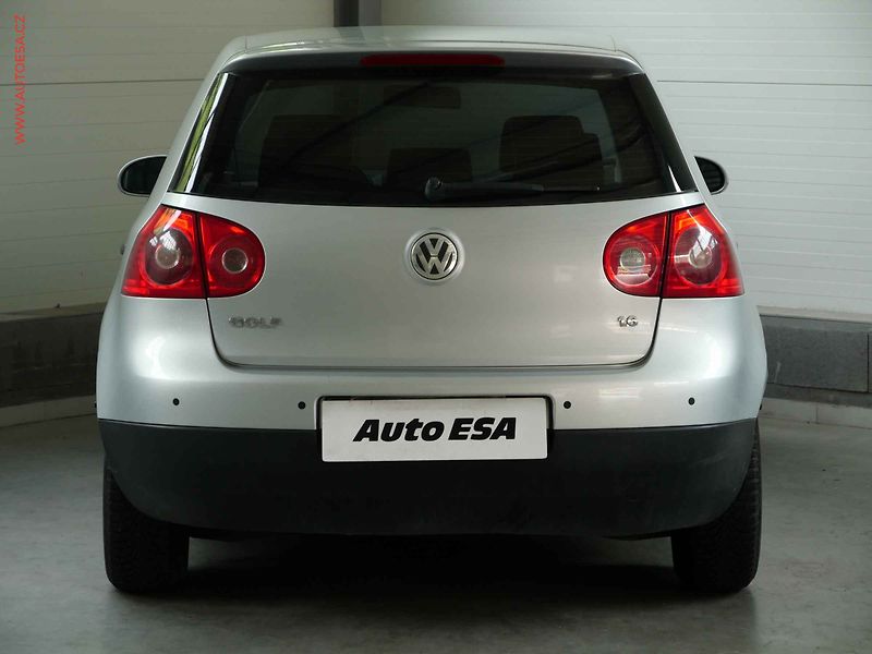 Volkswagen Golf (2006) 1.6 16V, ČR, AC, tempo, park - fotka 5 z 18