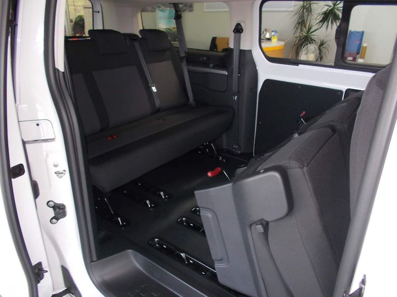 Opel Vivaro (2026) L2 (L) Combi 2.2 CDTi (132kW/1 - fotka 20 z 30