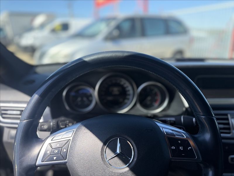 Mercedes-Benz Třídy E 250CDI 4-MATIC NOVÉ V ČR - fotka 11 z 35