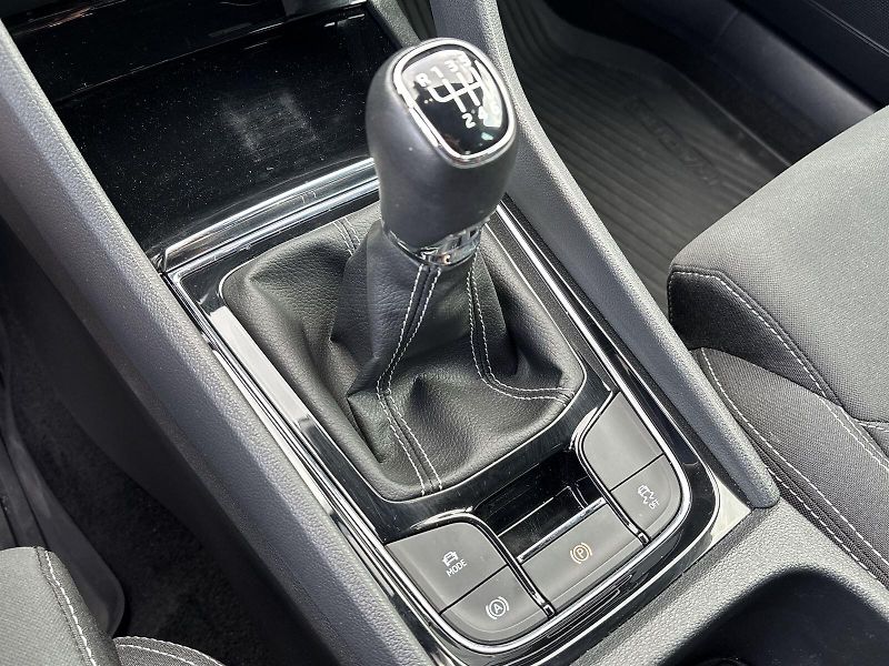 Škoda Karoq (2023) 1.5 TSI Sportline - fotka 16 z 31