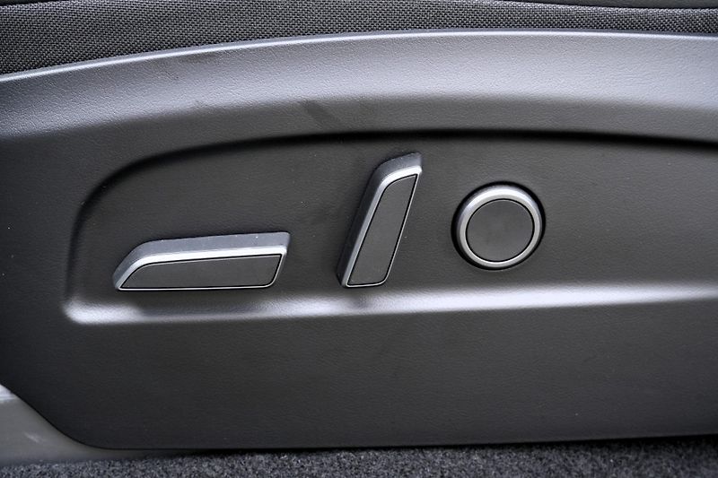 Tesla Model Y Long Range AWD, ČR, Tažné - fotka 31 z 39