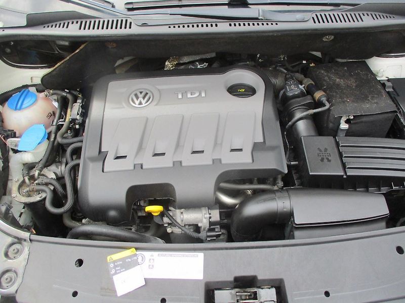 Volkswagen Touran TDI CUP*77KW*TZ*NAVI*VÝHŘEV* - fotka 42 z 50