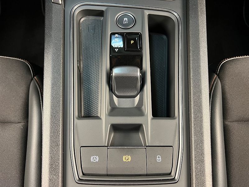 Cupra Leon 2.0TSI 228KW DSG 4WD, LED, ACC - fotka 31 z 37