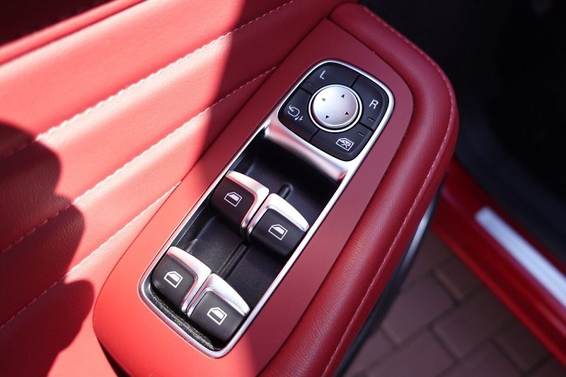 MG HS 1,5i 119kW M/T Elegance Panora - fotka 9 z 33