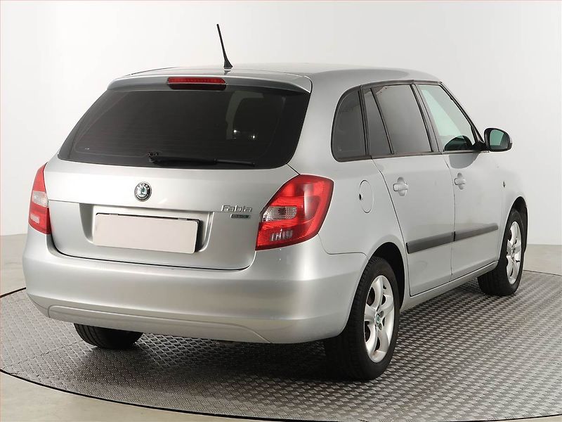 Škoda Fabia (2012) Ambiente 1.2 TSI, po STK - fotka 5 z 17