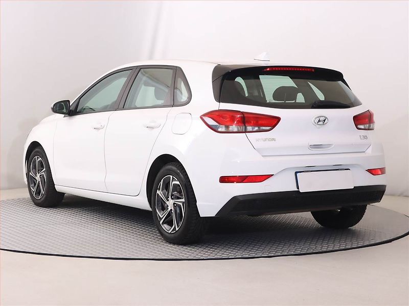 Hyundai i30 (2022) Comfort 1.5 DPI, Serv.kniha - fotka 4 z 18