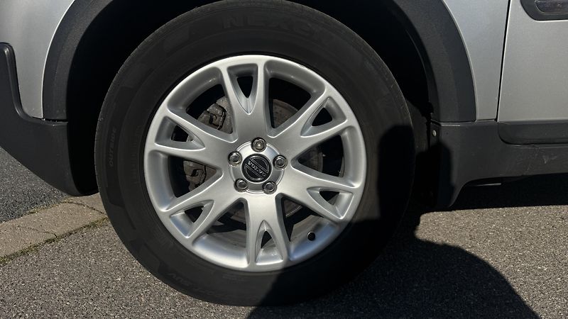 Volvo XC90 (2005) 2.4 D5 MANUÁL 120KW HEZKÝ STAV - fotka 25 z 32