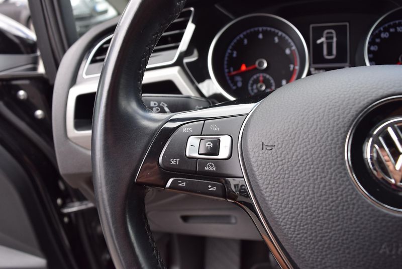 Volkswagen Touran (2017) 1.4TSI 110kw CLBMT TAŽ NAV APP - fotka 28 z 50