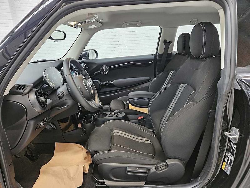 Mini Cooper S (2022) - fotka 11 z 13