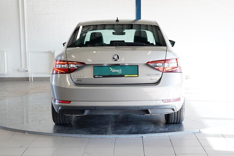 Škoda Superb - fotka 4 z 6