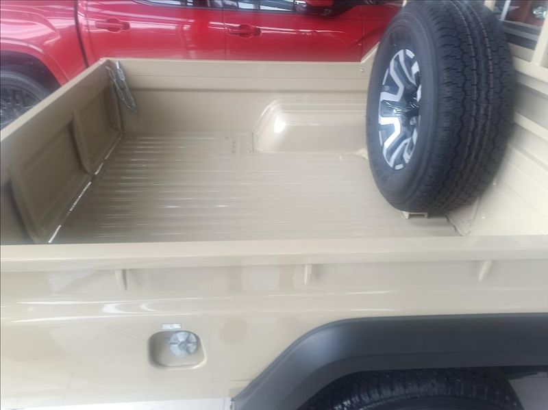 Toyota Land Cruiser V6 5MT LX MY24  GRJ79 DC 4,0 - fotka 6 z 28