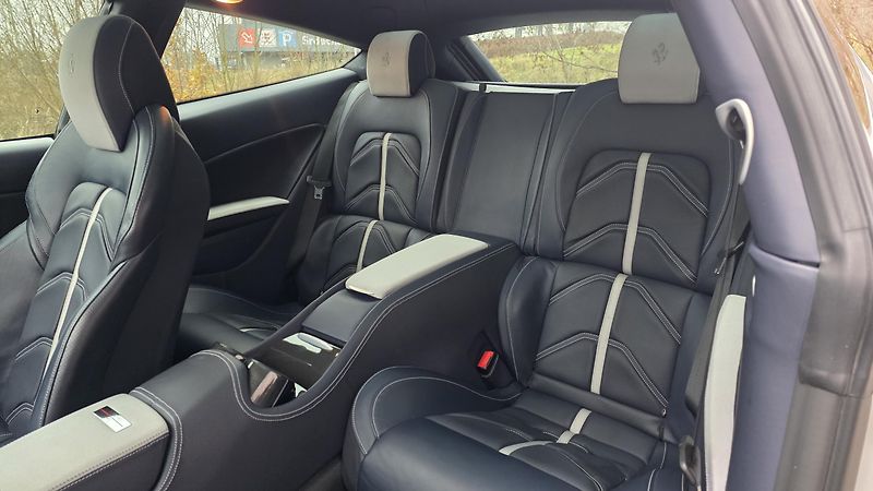 Ferrari FF (2015) INDIVIDUAL TailorMade ZÁRUKA - fotka 14 z 19