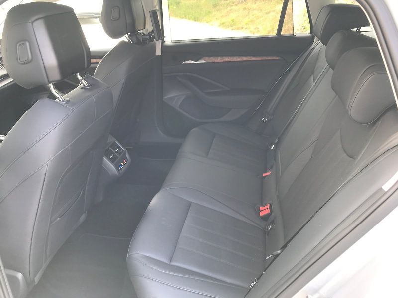 Škoda Superb (2025) COMBI L K TD 142/2.0 A7A - fotka 16 z 29