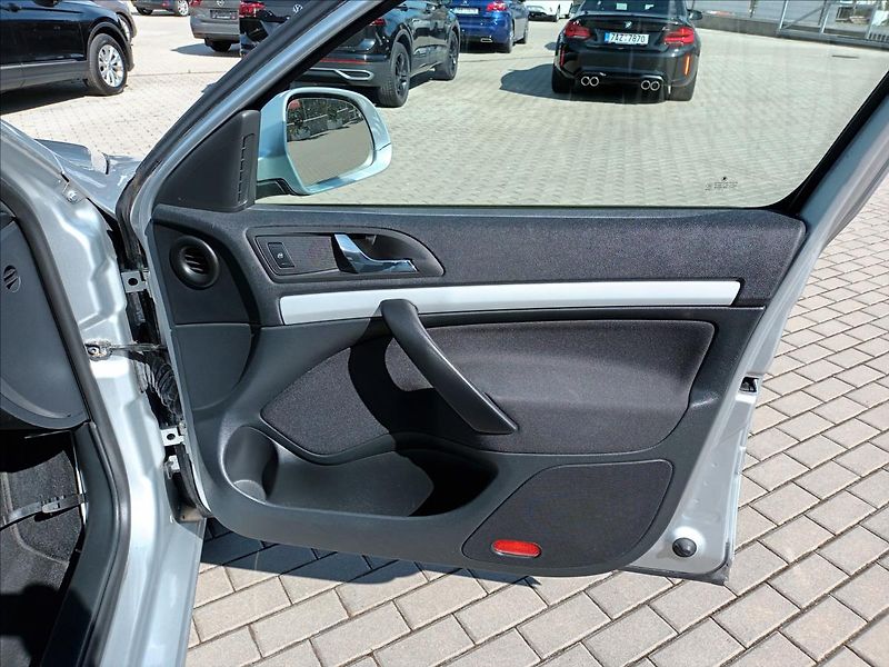 Škoda Octavia 1,2 TSI,77kw,KLIMA,TEMPOMAT, - fotka 22 z 29