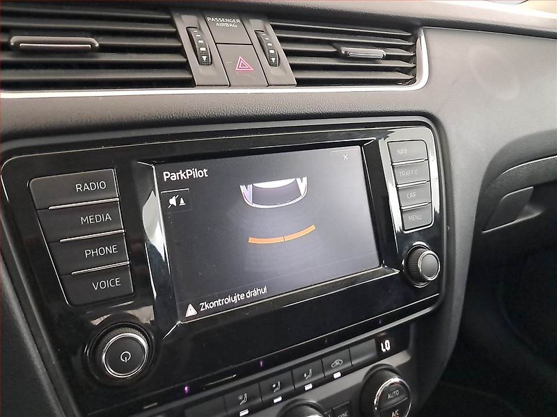Škoda Octavia (2016) 1.6 TDI, Automat, Navi - fotka 16 z 17