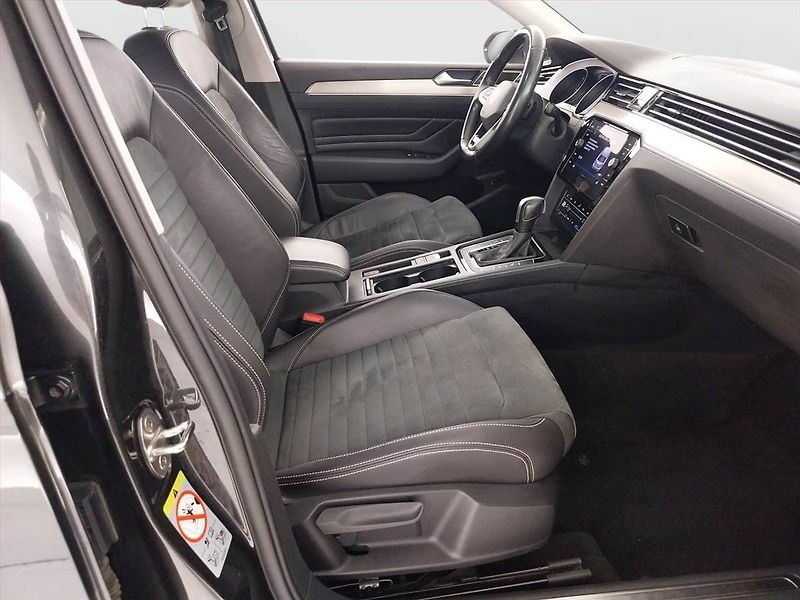 Volkswagen Passat (2022) Elegance 2.0 TDI, 4X4 - fotka 9 z 23