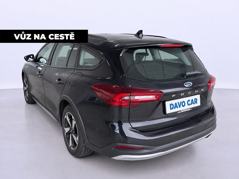 Ford Focus 1,5 TDCI 88kW Active Automat - fotka 2 z 12