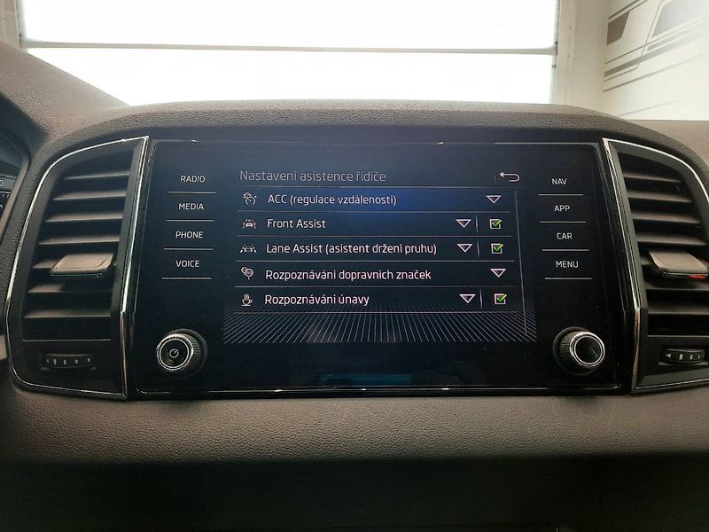 Škoda Karoq (2022) 1.5 TSI (110kW/150k) DSG - fotka 16 z 25