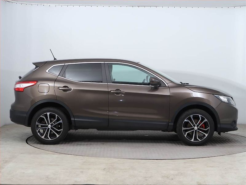 Nissan Qashqai (2017) Comfort 1.2 DIG-T, Serv.kniha - fotka 6 z 15